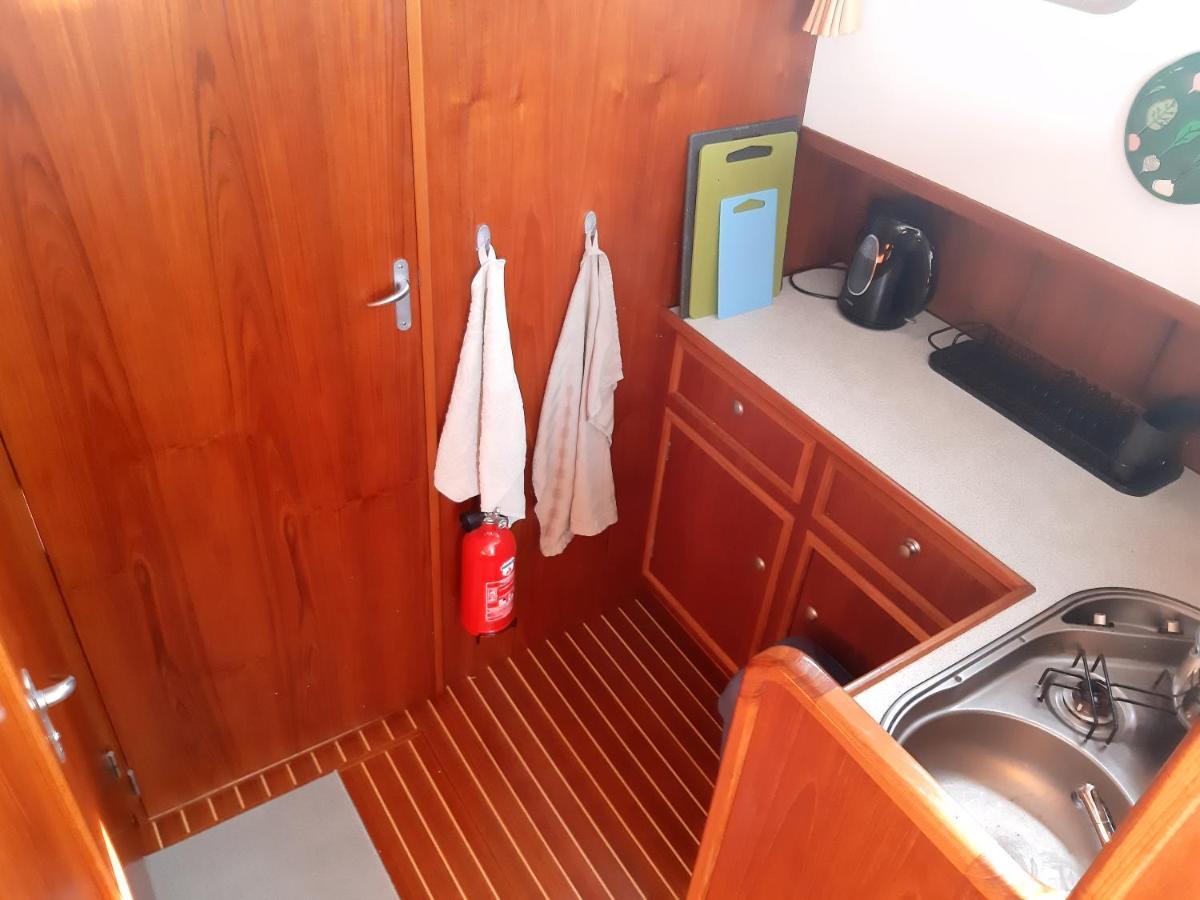 Motor Yacht Amazone Hotel Amsterdam Luaran gambar